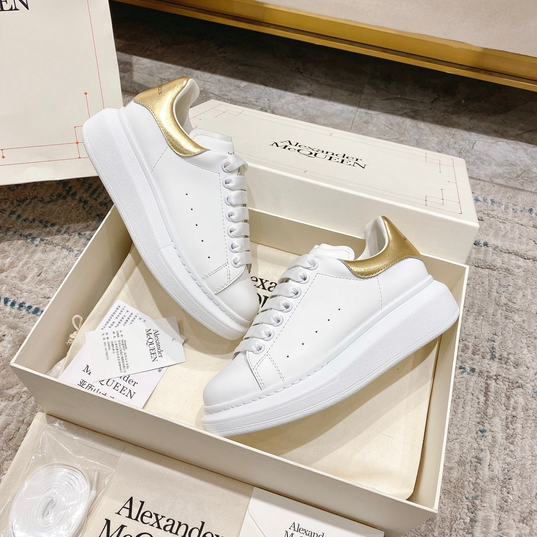 Alexander McQueen Oversized Sneaker in White/gold