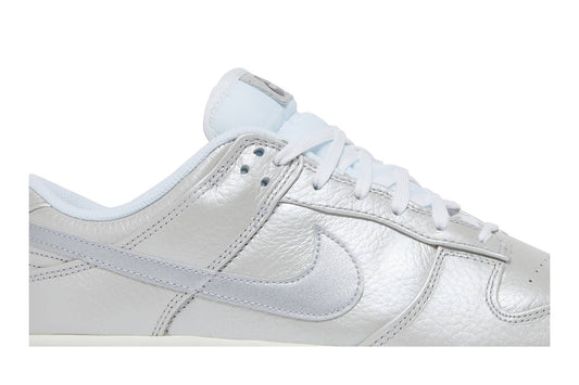 NIKE DUNK LOW ‘METALLIC SILVER’